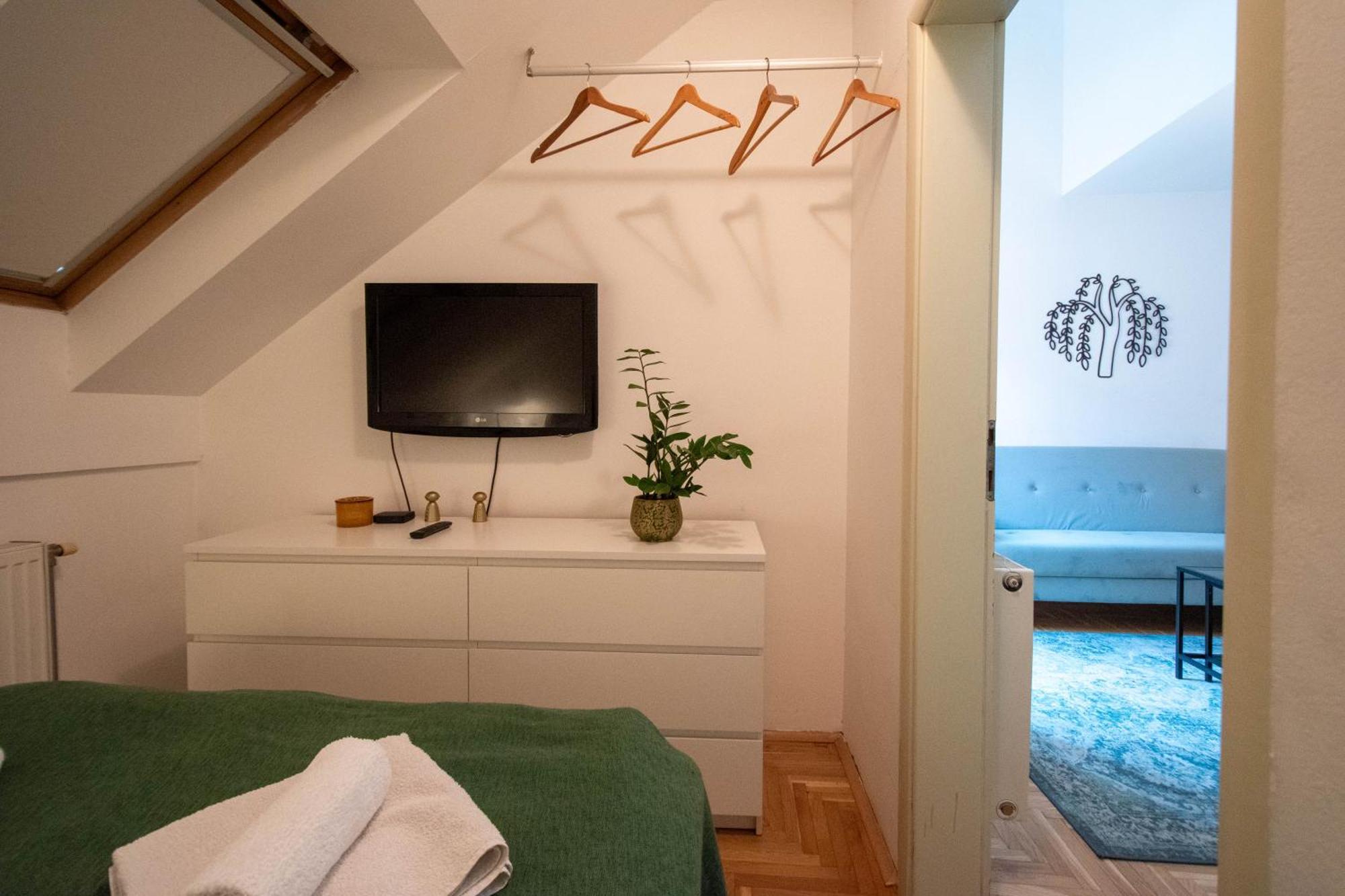 Spacious 1-bedroom apartment Novi Sad Buitenkant foto