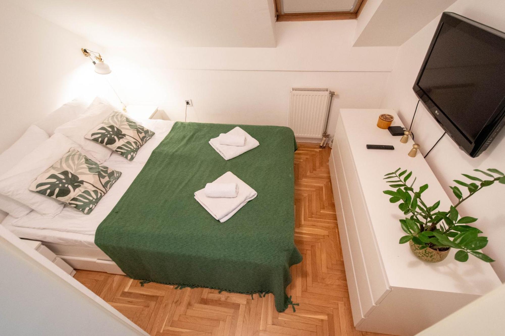 Spacious 1-bedroom apartment Novi Sad Buitenkant foto